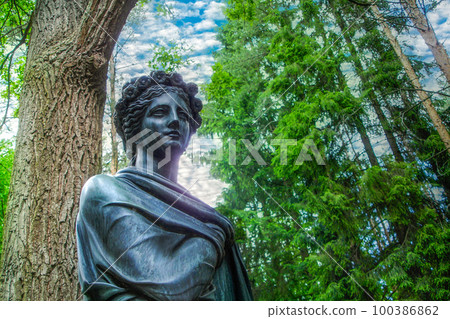 Antique statue of a woman in the park. The idea of independence, matriarchy, gender equality. Pproblem of ecology Antique statue of a woman in the park. The idea of independence, matriarchy, gender equality. Pproblem of ecology 100386862