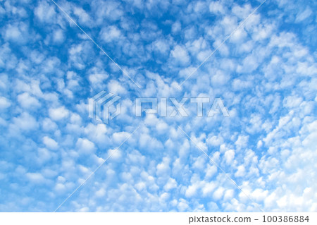 Cirrus clouds on a blue sky on a sunny day. Natural wallpaper. Background. mockup 100386884