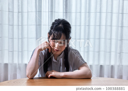 depressed woman depressed woman 100388881