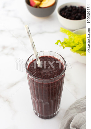 Smoothies made of blueberry, apple and herbs 100389384