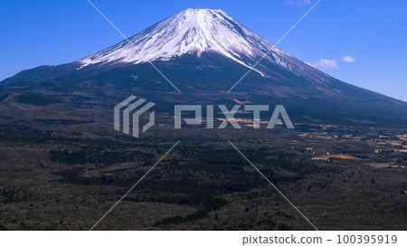 (Yamanashi Prefecture) Observation of Mt. Ryugatake / Superb view of blue sky and Mt. Fuji 100395919