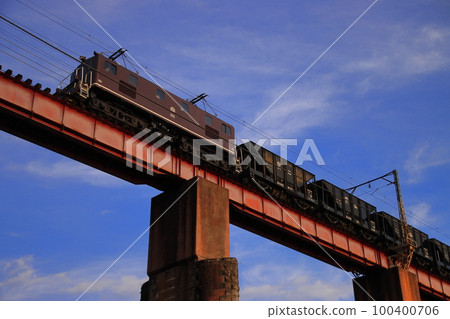 秩父鐵道的石灰石運輸列車穿越復古的長瀞橋_攝於2023年2月4日 秩父鐵道的石灰石運輸列車穿越復古的長瀞橋_攝於2023年2月4日 100400706