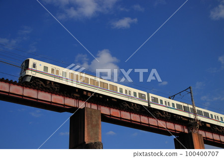 西武 4000 系列火車穿越復古的長瀞橋_攝於 2023 年 2 月 4 日 100400707