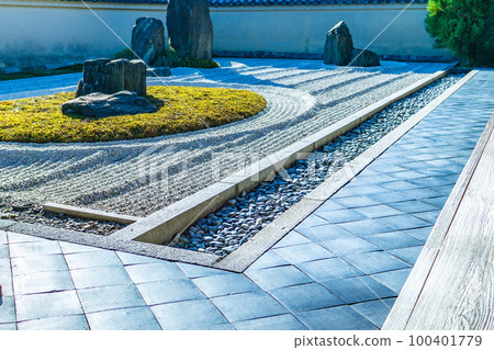 Kameshima and Tsurushima gardens at Daitokuji Ryugen-in in Kitayama, Kyoto Kameshima and Tsurushima gardens at Daitokuji Ryugen-in in Kitayama, Kyoto 100401779