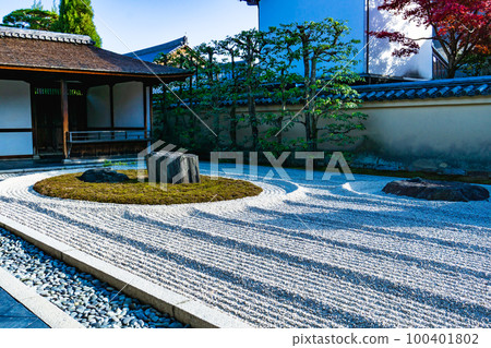 Kamejima, the garden of Daitokuji Ryugen-in in Kitayama, Kyoto 100401802