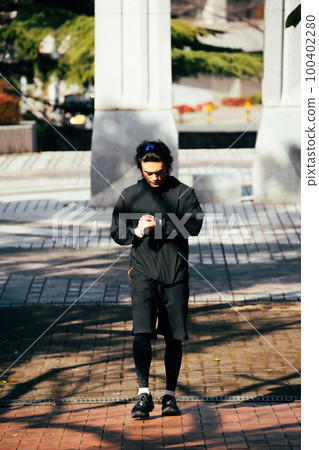Athlete running male 100402280