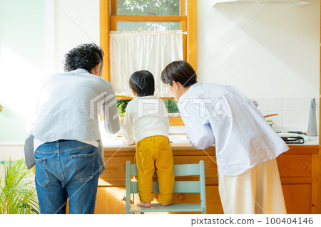 Family kitchen helper 100404146