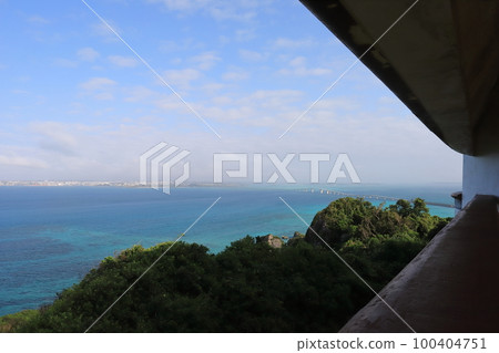 Okinawa, Miyakojima City, Irabu Island, Irabu Bridge seen from Makiyama Observatory Okinawa, Miyakojima City, Irabu Island, Irabu Bridge seen from Makiyama Observatory 100404751