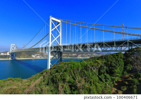 Kanmon Bridge in clear weather (Kanmon Strait) 100406671