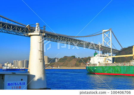 Kanmon Bridge and Mojisaki Lighthouse in clear weather (Kanmon Strait) Kanmon Bridge and Mojisaki Lighthouse in clear weather (Kanmon Strait) 100406706