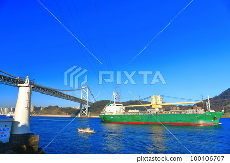 Kanmon Bridge and Mojisaki Lighthouse in clear weather (Kanmon Strait) 100406707