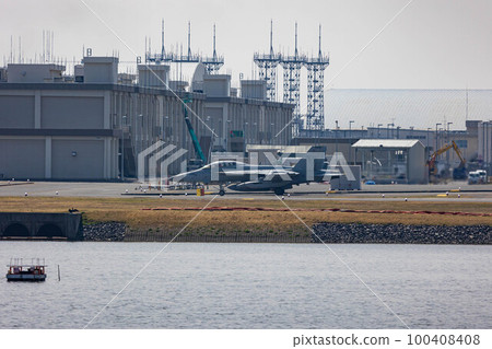 EOSR6.Yamaguchi Iwakuni, F18, Hornet crossing the base. 100408408