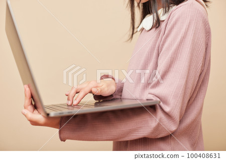A child studying with a laptop 100408631