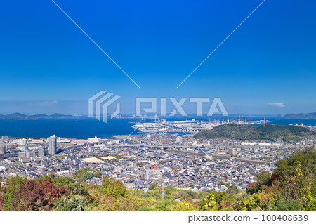 [瀨戶大橋（來自青山山頂展望台）]（高分辨率版本）香川A彩郡宇多津町青山頂峰 100408639