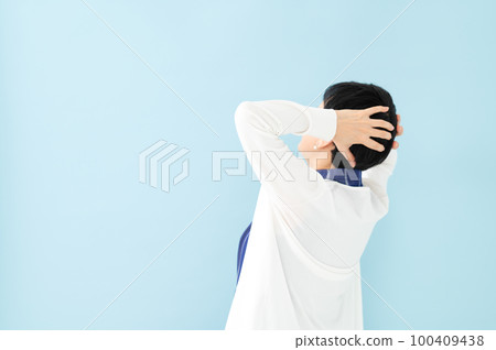 Worried woman back view 100409438