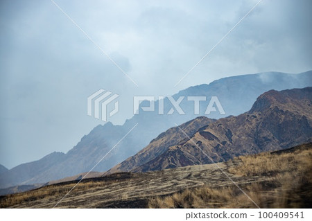 ≪Kyushu≫Remains of field burning at the foot of Aso 100409541