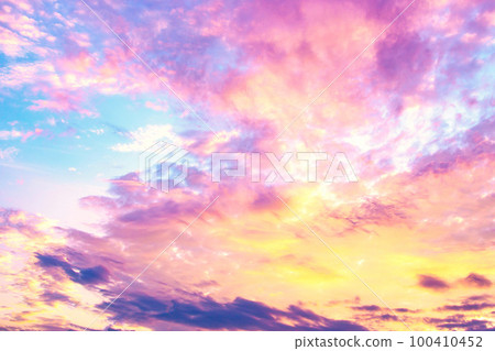 神秘的夕陽天空|魔法時刻 神秘的夕陽天空|魔法時刻 100410452