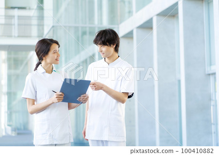 Nurse's portrait 100410882