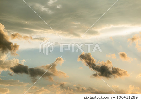 colorful dramatic sky with cloud at sunset. colorful dramatic sky with cloud at sunset. 100411289