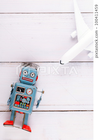 Vintage tin toy robot Vintage tin toy robot 100411459
