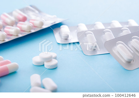 喝藥 喝藥 100412646