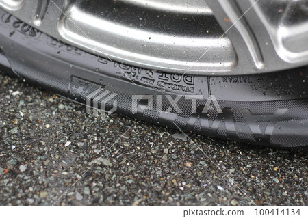 爆胎，乘用車，普通車，旅行，事故，事故 100414134