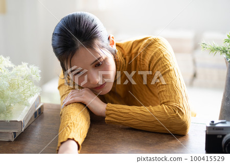 年輕的女士 年輕的女士 100415529