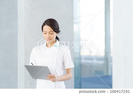 護士女人肖像 護士女人肖像 100417291