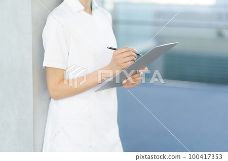 nurse woman portrait nurse woman portrait 100417353