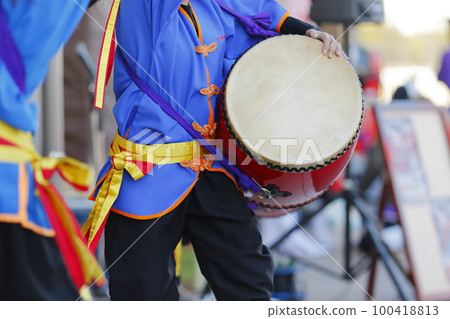 Large drums during the Okinawan Eisa dance performance 100418813