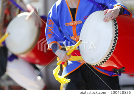 Large drums during the Okinawan Eisa dance performance Large drums during the Okinawan Eisa dance performance 100418826
