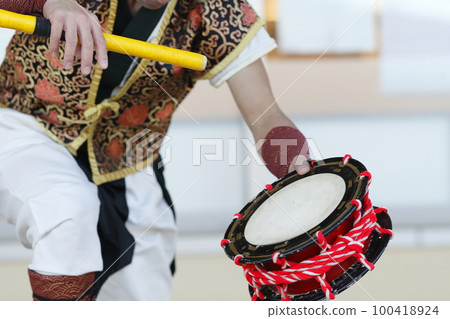 Shimedaiko during the Okinawan Eisa dance performance 100418924
