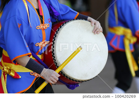 Large drums during the Okinawan Eisa dance performance Large drums during the Okinawan Eisa dance performance 100420269