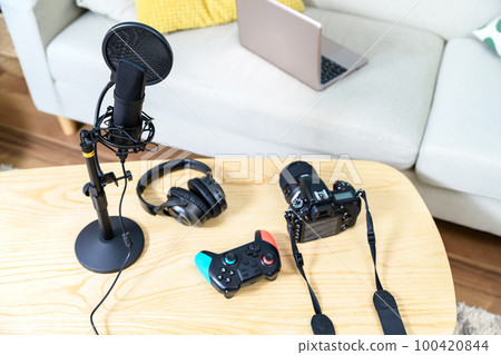 Arranging the equipment for game distribution Single-lens reflex camera, microphone and controller headphones YouTuber playing the game 100420844