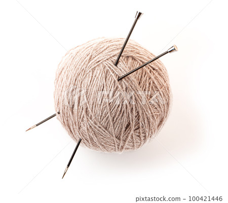 threads and knitting needles 100421446
