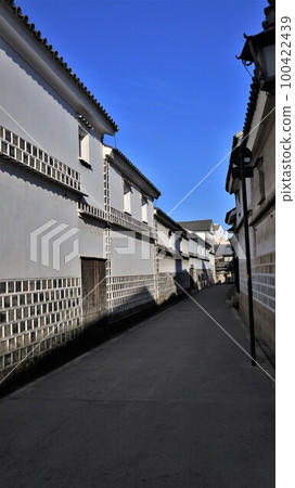 Kurashiki Bikan Historical Quarter, Back Alley Landscape, Namako Wall (Kurashiki City, Okayama Prefecture) Kurashiki Bikan Historical Quarter, Back Alley Landscape, Namako Wall (Kurashiki City, Okayama Prefecture) 100422439