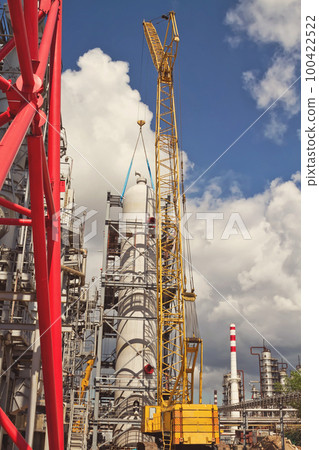 Unloading sections of the boom of a large crawler crane using a crane Unloading sections of the boom of a large crawler crane using a crane 100422522