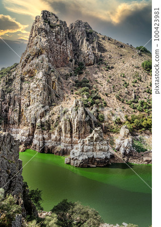 Landscape view of Monfrague National Park. Caceres, Extremadura, Spain 100423981