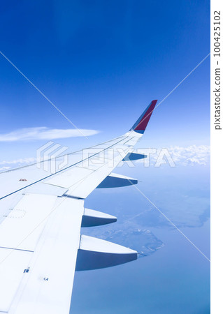 sky and wing of the plane 100425102