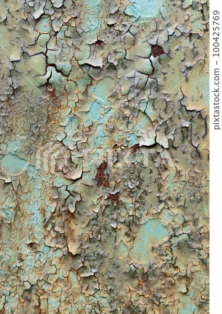 Cracked and peeled paint on the iron surface 100425769