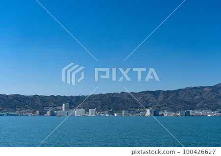 從屋橋木保島公園看到的對岸的大津市區 從屋橋木保島公園看到的對岸的大津市區 100426627