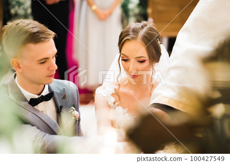 Wedding couple bide and groom get married in a church 100427549