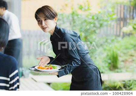 Restaurant staff Restaurant staff 100428904