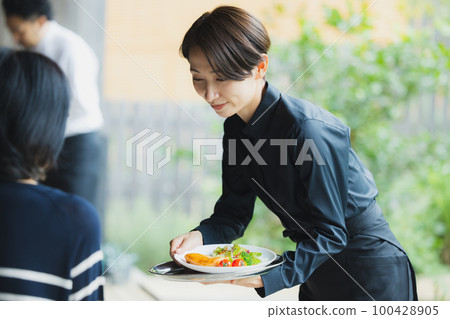 Restaurant staff 100428905