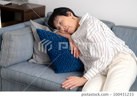 Female fatigue nap 100431233