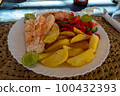 Big dish of fried fish with french fries 100432393