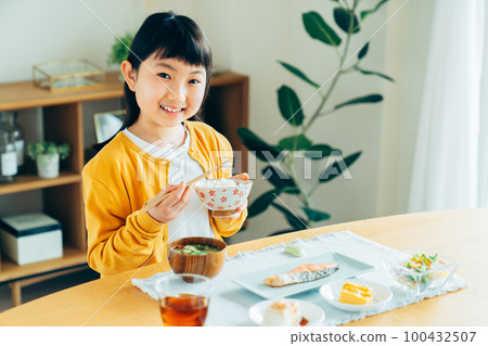 吃早餐的小學生』 吃早餐的小學生』 100432507