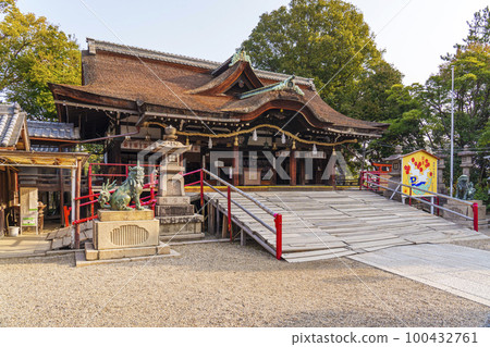 Domyoji Tenmangu Shrine Worship Hall Plum Festival Season (Fujiidera City, Osaka Prefecture) Domyoji Tenmangu Shrine Worship Hall Plum Festival Season (Fujiidera City, Osaka Prefecture) 100432761