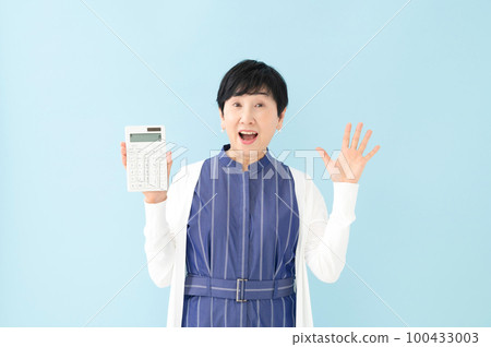 Surprised woman calculator money 100433003