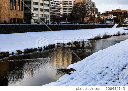 Photo: Rainwater in the 24th solar term Water temperature When plants begin to sprout 100434143